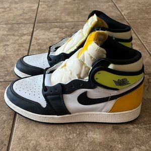 black and gold mens jordans